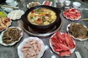 在昆明，我把自己摊成一张饵块